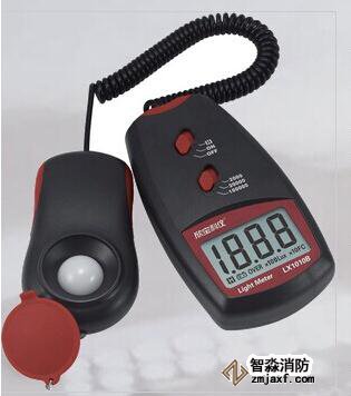 數字照度計量程不小于2000lx；精度：±5％